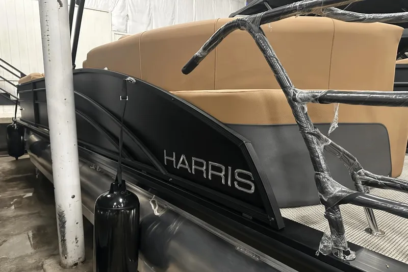 Slide: The Image of Harris 230 CRUISER 2025 - 12