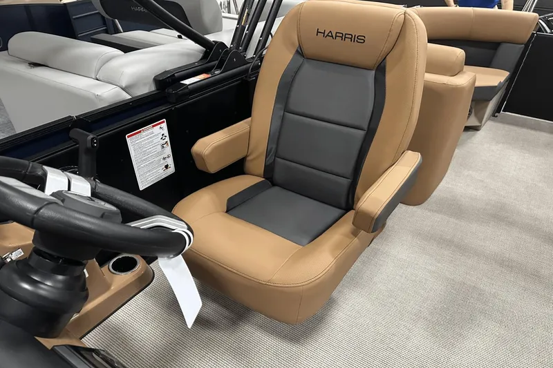 Slide: The Image of Harris 230 CRUISER 2025 - 3