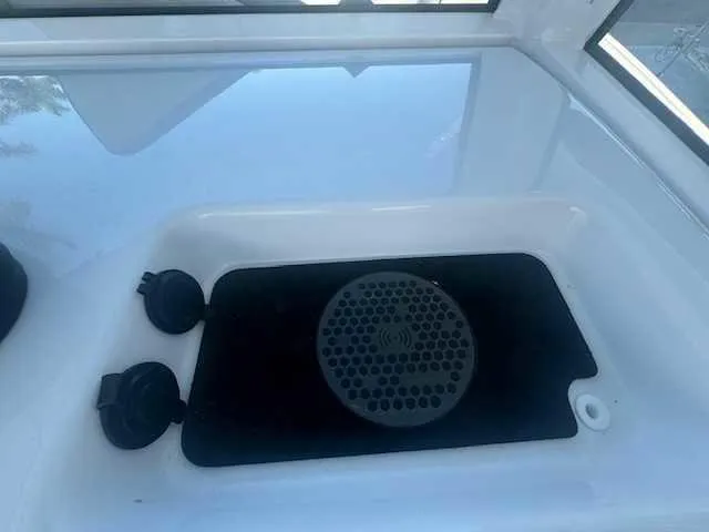 Slide: The Image of Compass on Sportsman Heritage 261 boat, 2025 model, showing northeast direction. - 27