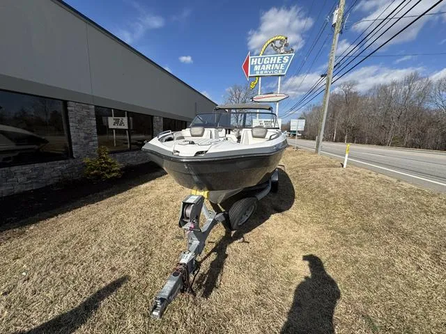 Slide: The Image of Yamaha 242 Limited S E-Series 2017 - 3