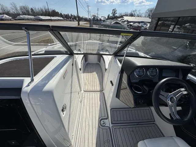 Slide: The Image of Yamaha 242 Limited S E-Series 2017 - 6