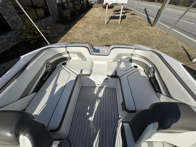 Slide: The Image of Yamaha 242 Limited S E-Series 2017 - 9