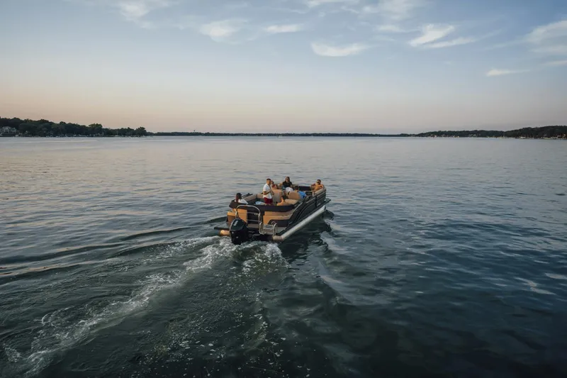 Slide: The Image of Harris Cruiser 230 2025 - 12