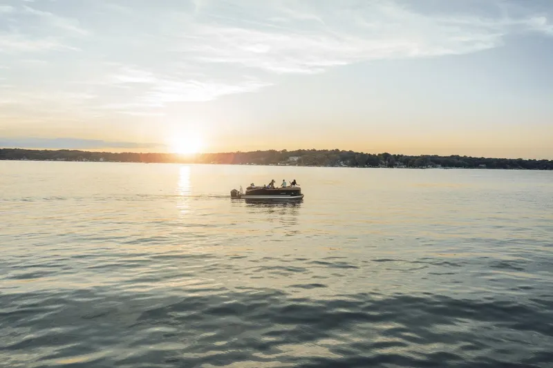 Slide: The Image of Harris Cruiser 230 2025 - 19