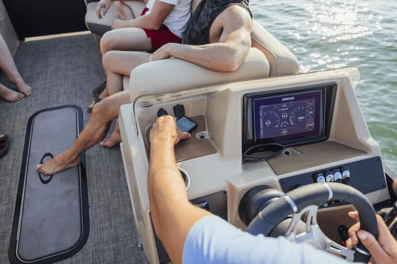 Slide: The Image of Harris Cruiser 230 2025 - 24