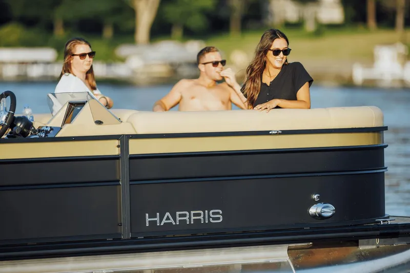 Slide: The Image of Harris Cruiser 230 2025 - 27