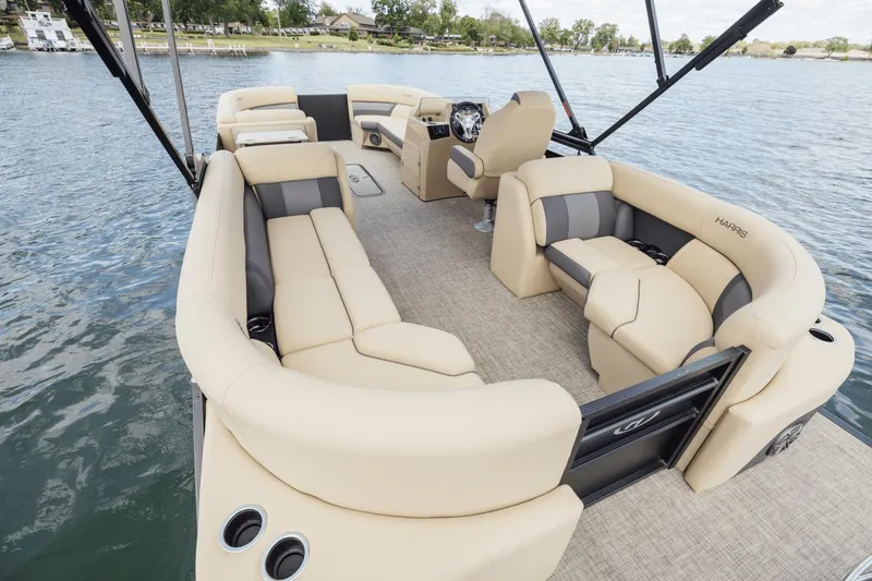 Slide: The Image of Harris Cruiser 230 2025 - 34