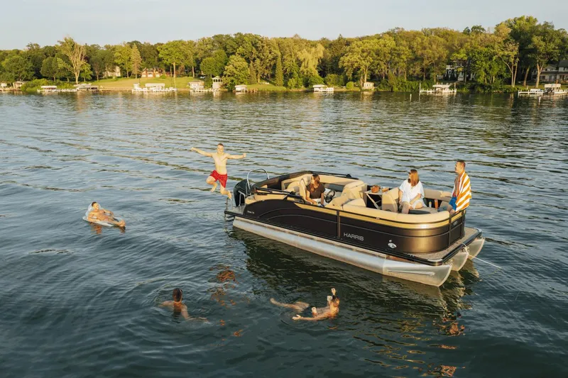 Slide: The Image of Harris Cruiser 230 2025 - 6