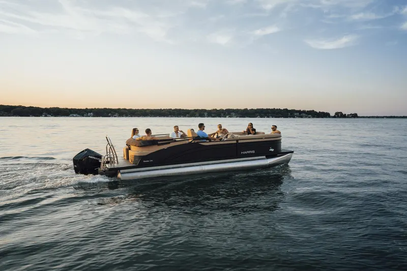 Slide: The Image of Harris 230 CRUISER 2025 - 23