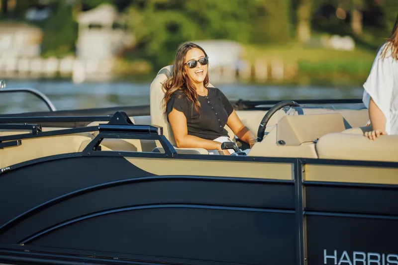 Slide: The Image of Harris 230 CRUISER 2025 - 7