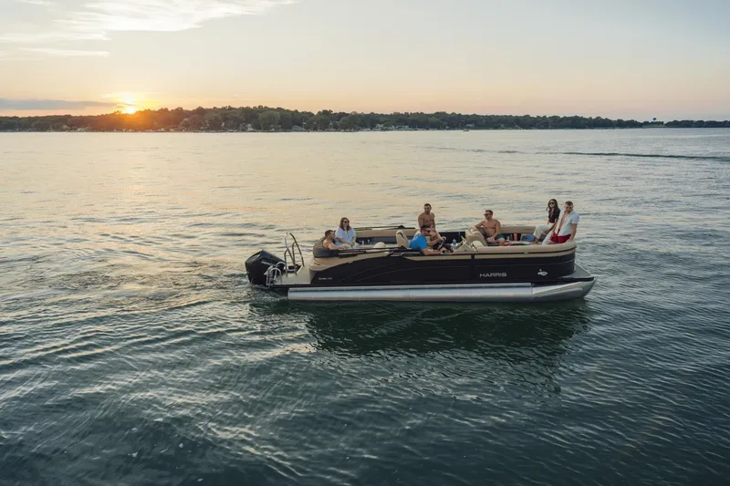 Slide: The Image of Harris Cruiser 230 2025 - 22