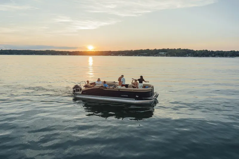 Slide: The Image of Harris 230 CRUISER 2025 - 17