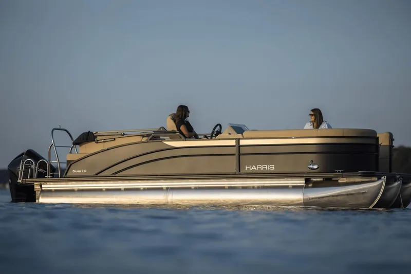 Slide: The Image of Harris 230 CRUISER 2025 - 55