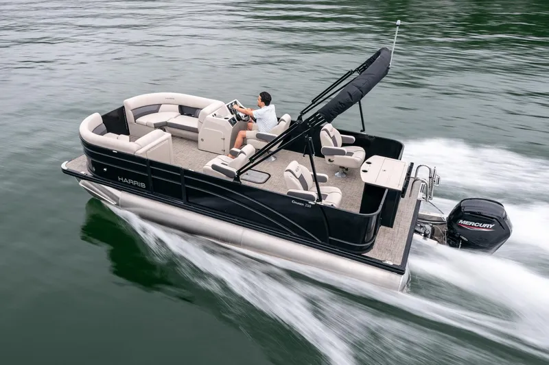 Slide: The Image of Harris Cruiser 210 2025 - 2