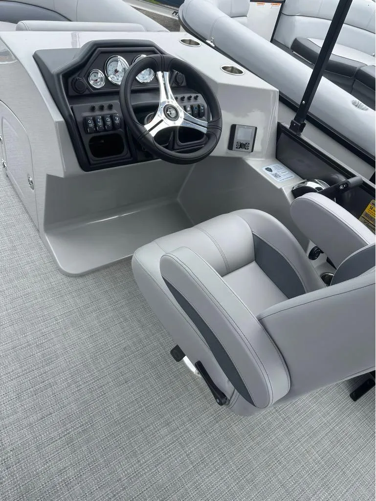 Slide: The Image of Bentley Pontoons Legacy Cruise 200 2025 - 5