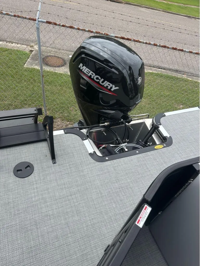 Slide: The Image of Bentley Pontoons Legacy Cruise 200 2025 - 6