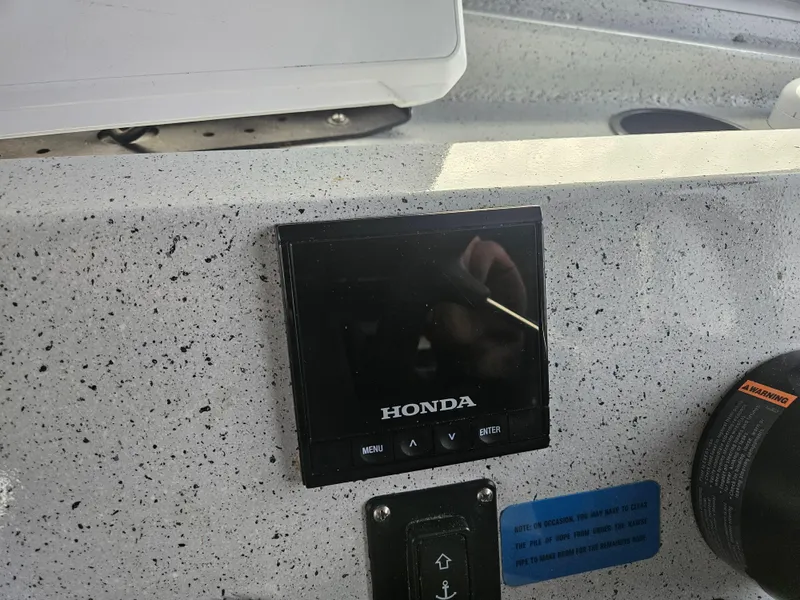 Slide: The Image of Honda display on 2020 North River 2500s boat dashboard. - 20