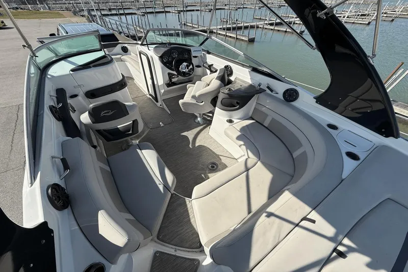 Slide: The Image of Rinker QX26 2017 - 11