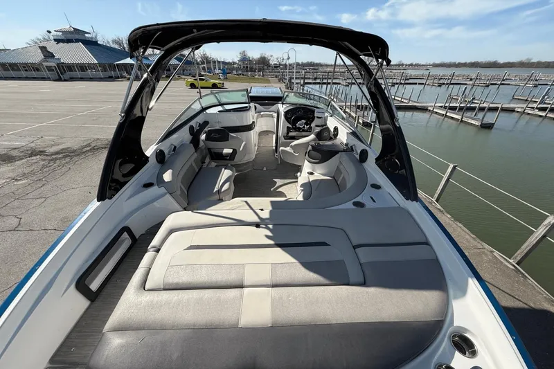 Slide: The Image of Rinker QX26 2017 - 13