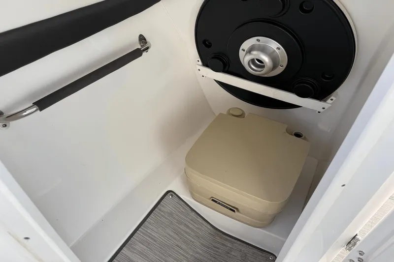 Slide: The Image of Rinker QX26 2017 - 14