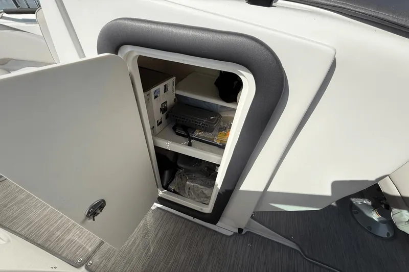 Slide: The Image of Rinker QX26 2017 - 15