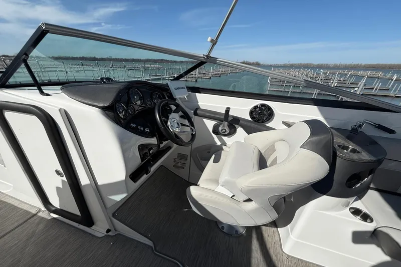 Slide: The Image of Rinker QX26 2017 - 8