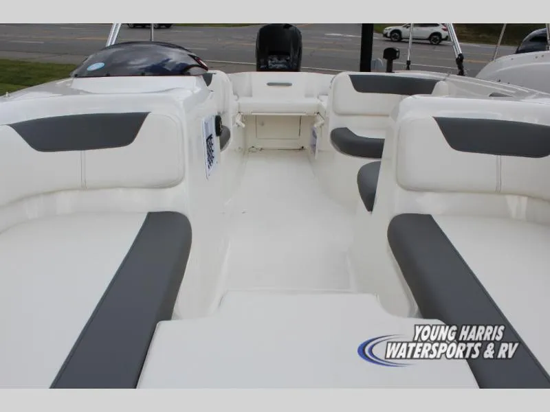 Slide: The Image of Bayliner Element E18 2025 - 10