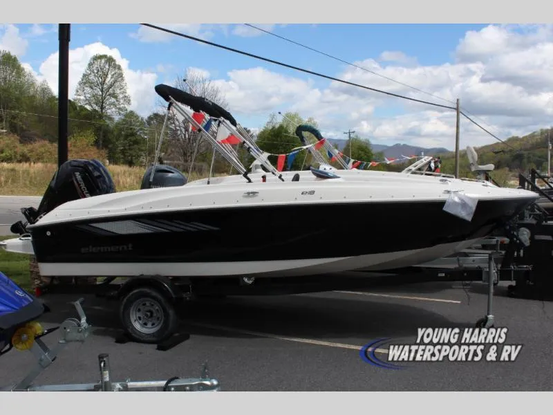 Slide: The Image of Bayliner Element E18 2025 - 3