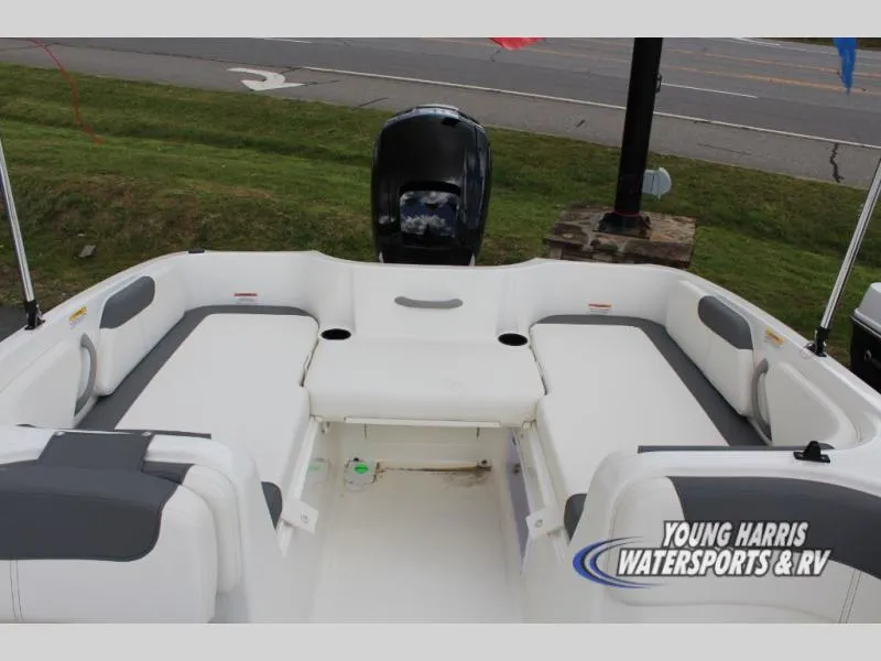 Slide: The Image of Bayliner Element E18 2025 - 6