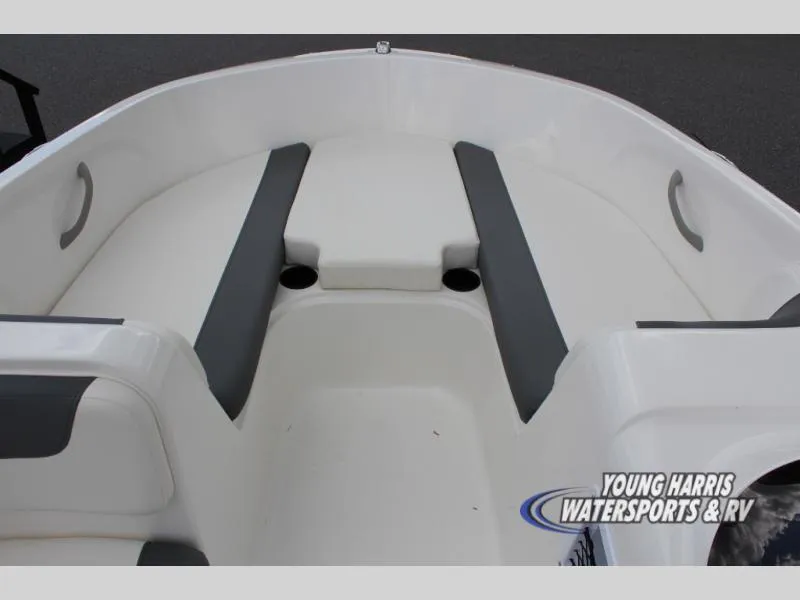 Slide: The Image of Bayliner Element E18 2025 - 9