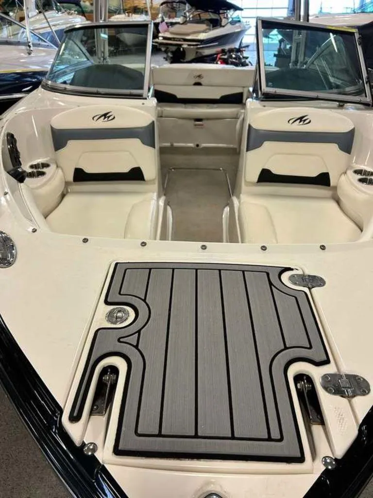 Slide: The Image of 2014 Monterey 224FSX boat interior with seating and deck details. - 9