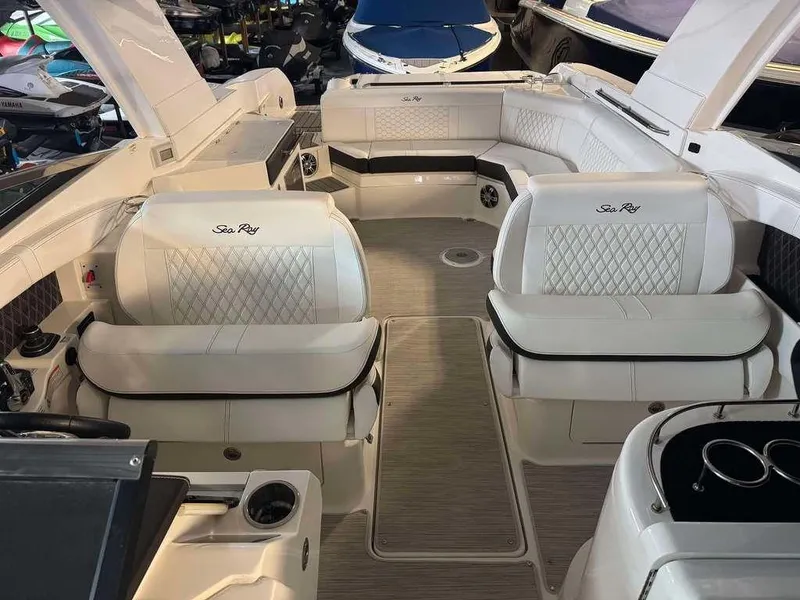Slide: The Image of Sea Ray SLX 350 2023 - 3