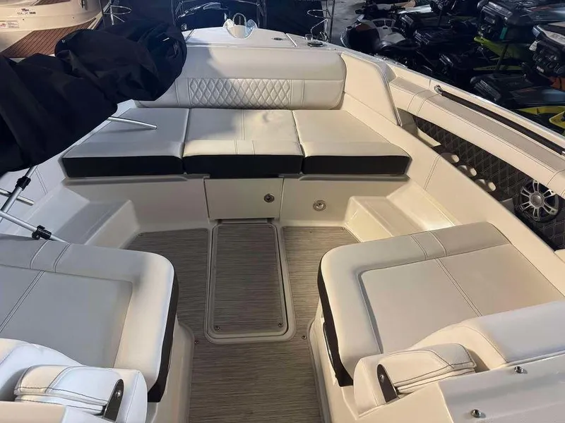 Slide: The Image of Sea Ray SLX 350 2023 - 4