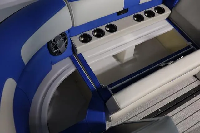 Slide: The Image of Montara 25' SURF BOSS 2.0 SL 2025 - 17