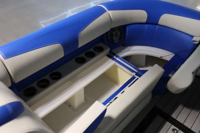 Slide: The Image of Montara 25' SURF BOSS 2.0 SL 2025 - 18