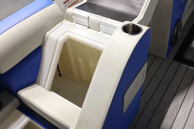 Slide: The Image of Montara 25' SURF BOSS 2.0 SL 2025 - 20