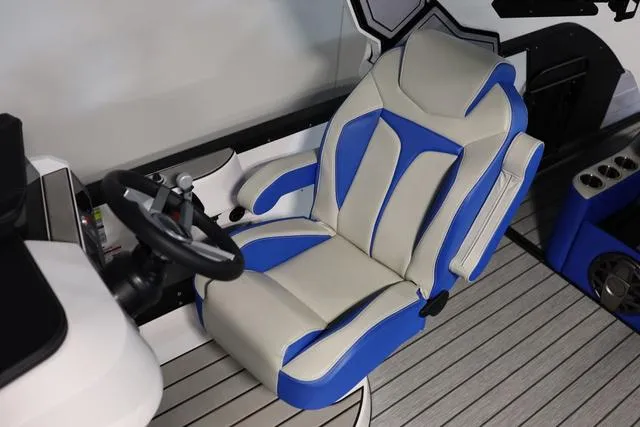 Slide: The Image of Montara 25' SURF BOSS 2.0 SL 2025 - 22