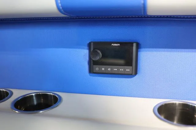 Slide: The Image of Montara 25' SURF BOSS 2.0 SL 2025 - 23