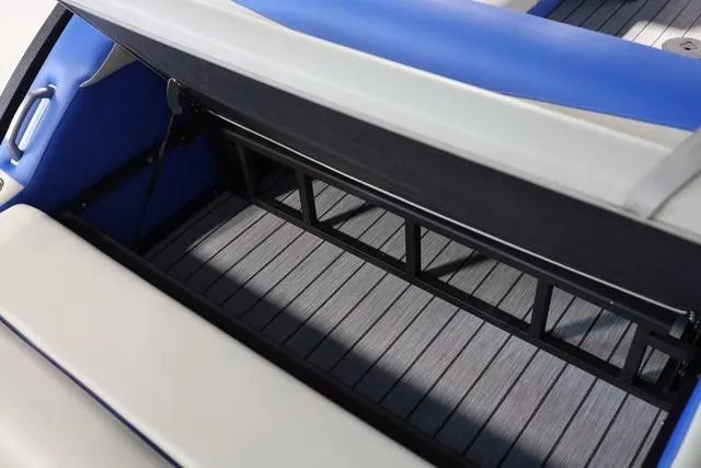 Slide: The Image of Montara 25' SURF BOSS 2.0 SL 2025 - 29