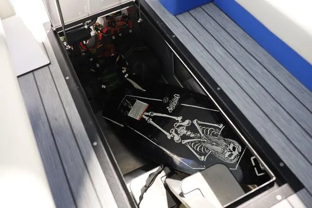 Slide: The Image of Montara 25' SURF BOSS 2.0 SL 2025 - 31