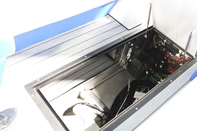 Slide: The Image of Montara 25' SURF BOSS 2.0 SL 2025 - 32