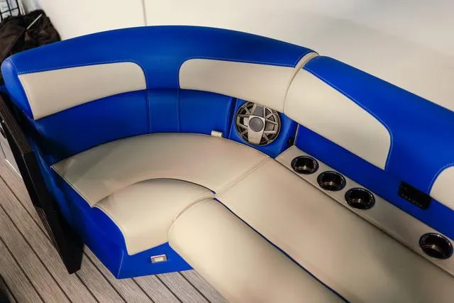 Slide: The Image of Montara 25' SURF BOSS 2.0 SL 2025 - 6