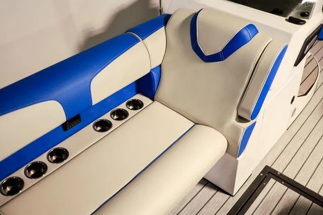 Slide: The Image of Montara 25' SURF BOSS 2.0 SL 2025 - 7