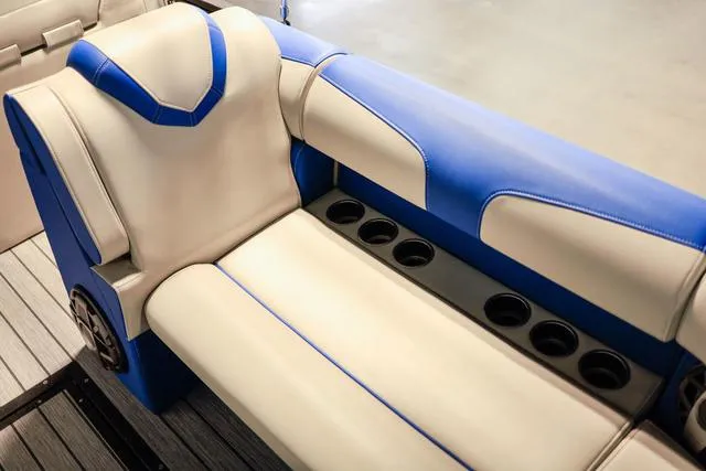 Slide: The Image of Montara 25' SURF BOSS 2.0 SL 2025 - 8