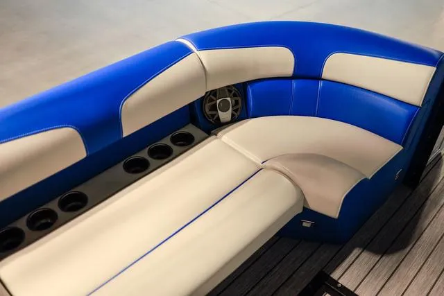 Slide: The Image of Montara 25' SURF BOSS 2.0 SL 2025 - 9