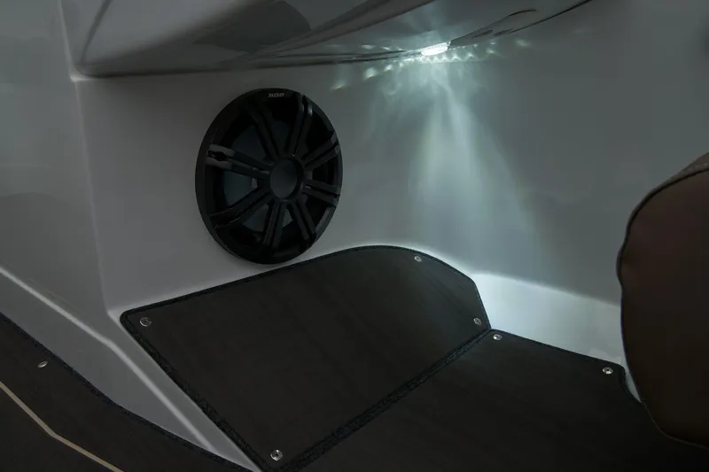 Slide: The Image of Tahoe 210 S 2025 - 37