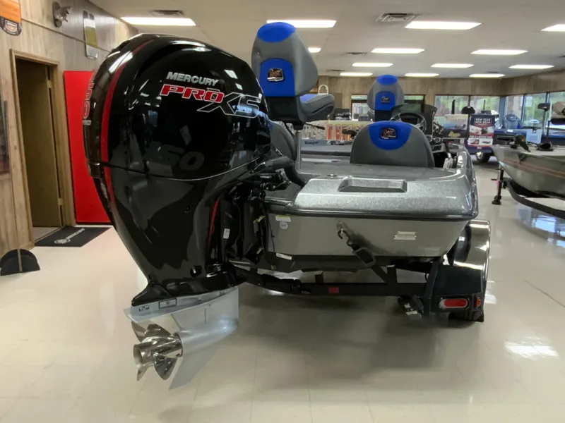 Slide: The Image of 2025 Ranger Z185 boat with Mercury Pro XS engine in showroom. - 4