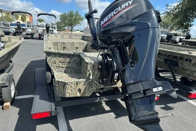 Slide: The Image of 2025 Tracker Grizzly 1650 T Prairie Wings Edition boat with Mercury outboard motor. - 10