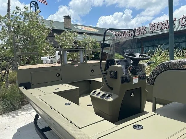 Slide: The Image of 2025 Tracker Grizzly 2072 CC Sportsman Kicker boat, outdoor display, sunny day, dealership background. - 3