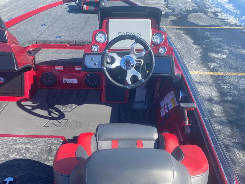 Slide: The Image of Interior of 2025 Nitro Z21 XL Pro boat with Garmin navigation system. - 5